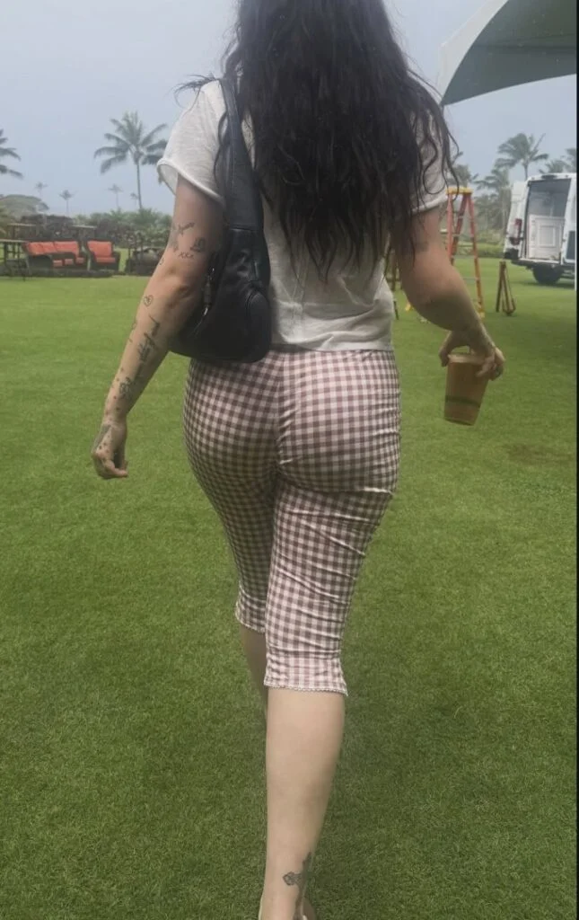 noah cyrus jiggly butt cheeks