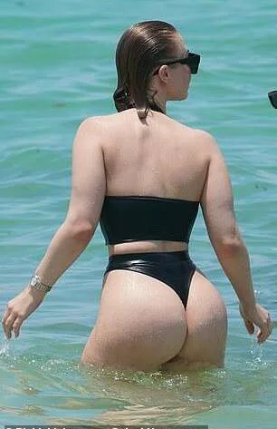 Viral Cheeks = #Bikini #designer #Bianca #Elouise #flaunts #curves #bikini