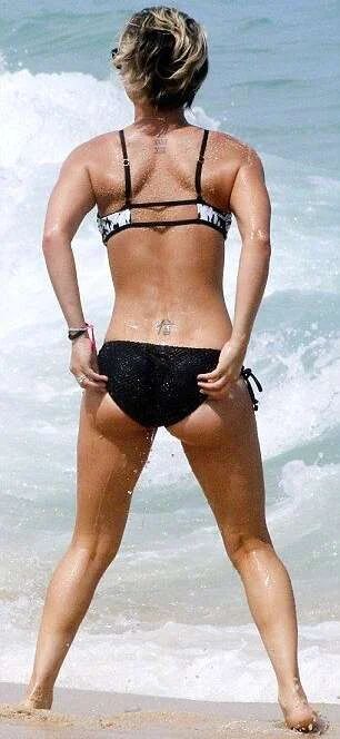 Viral Cheeks = #Kaley #Cuoco #shows #sizzling #bikini #body #Mexican #vacation